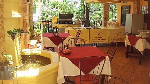 Ресторан Le Petit Bistro в Нячанге