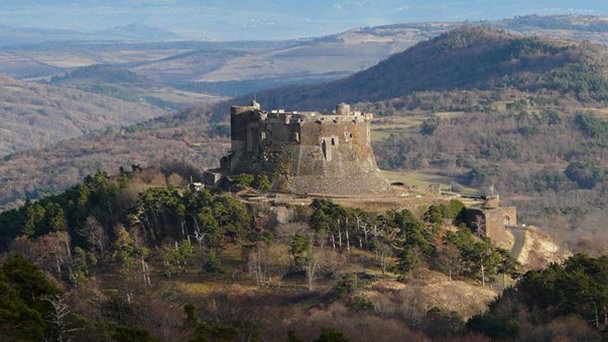 Замок Murol в Оверни