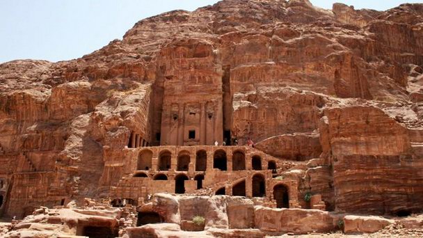 Гробница с урной в Петре Гробница с урной в Петре