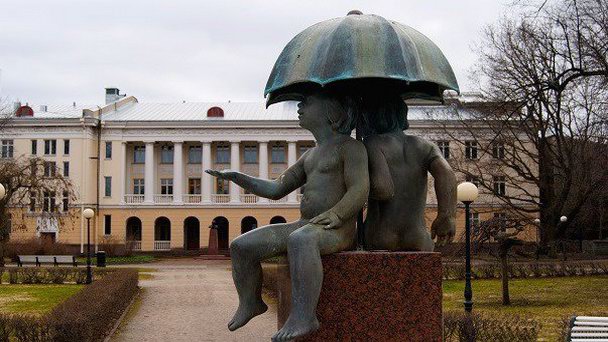 Фонтан «Дети под зонтом» в Таллине