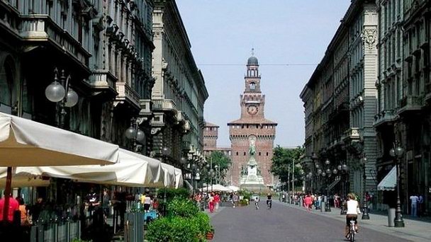 Улица Данте в Милане