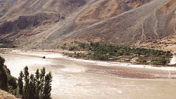 Река Пяндж в Душанбе