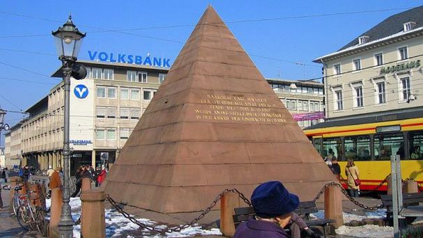 Пирамида Карлсруэ в Баден-Вюртемберге