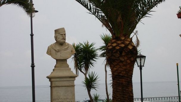 Бюст Д.Гарибальди в Джардини Наксос в Сицилии