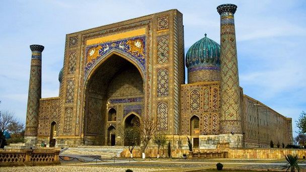 Медресе Шер-Дор в Самарканде