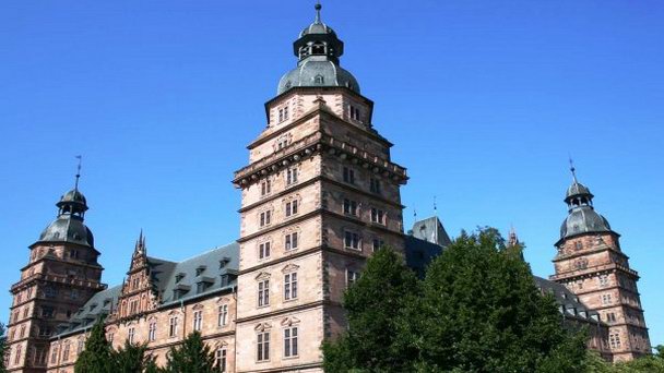 Замок Йоханнесбург в Ашаффенбурге в Баварии Замок Йоханнесбург в Ашаффенбурге в Баварии