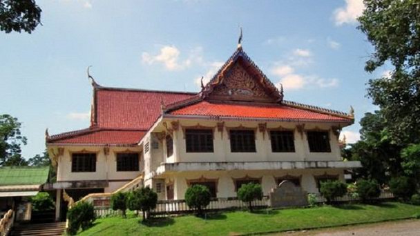 Храм Као Пун и пещера Као Пун в Канчанабури