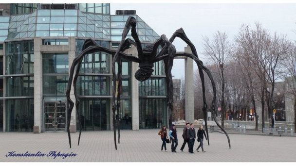 Памятник пауку в Оттаве