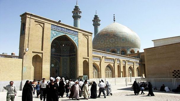 Главная мечеть города Кум в Тегеране