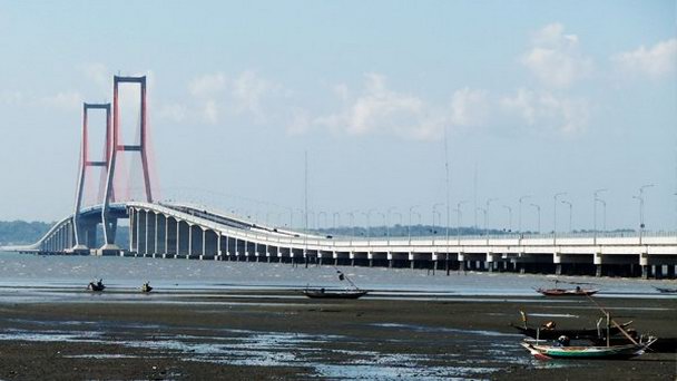 Мост Сурамаду на Яве