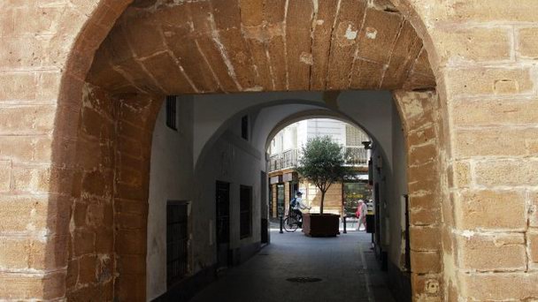 Арка Дель Популо в Кадисе