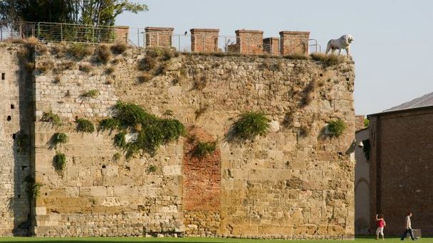 Крепостные стены в Тоскане