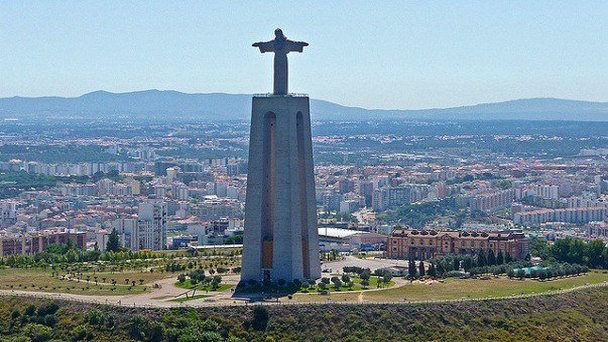 Статуя Христа-царя в Лиссабоне