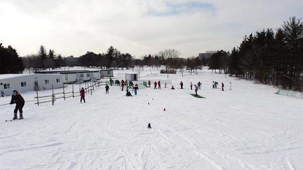 Центр катания на лыжах и сноуборде графа Балиса в Торонто