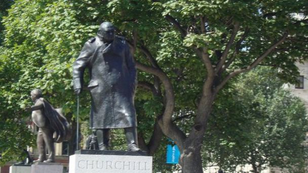 Памятник Уинстону Черчиллю в Лондоне