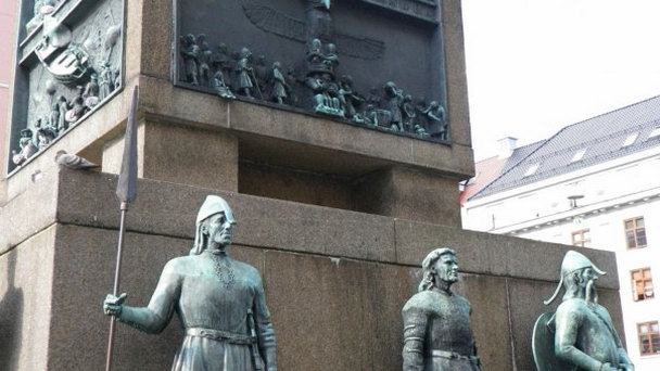 Памятник морякам в Регионе Фьордов