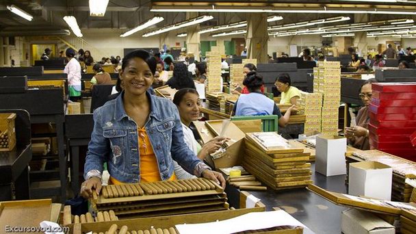 Сигарная фабрика в Ла Романе Сигарная фабрика в Ла Романе