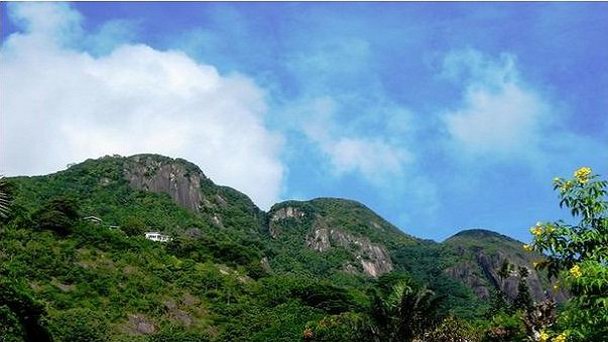 Вершина Les Trois Freres в Виктории Вершина Les Trois Freres в Виктории