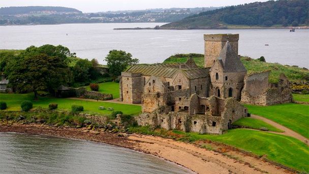 Аббатство Инчкольм в Шотландии