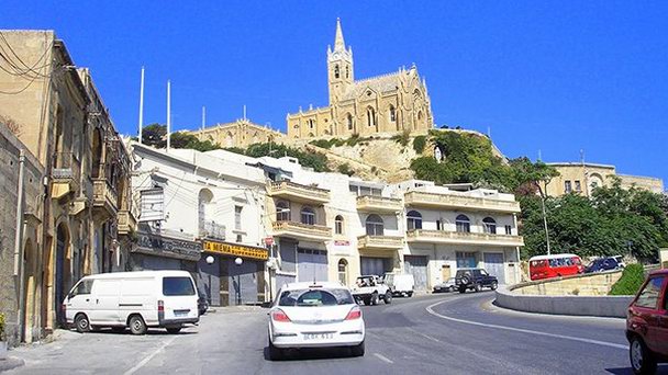 Прибрежная улица на Гозо Прибрежная улица на Гозо