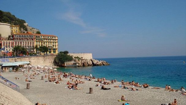 Пляж Кастель на Лазурном береге