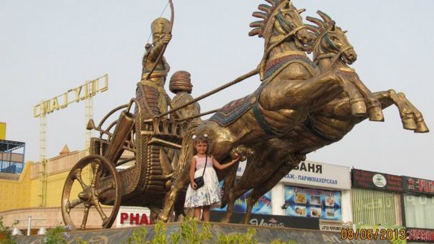 Скульптура Колесница фараона в Хургаде