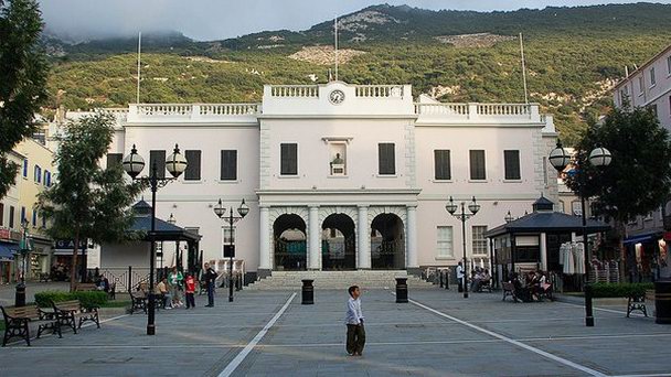 Площадь Джона Макинтоша на Гибралтаре Площадь Джона Макинтоша на Гибралтаре