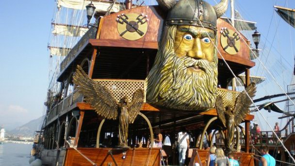 Яхта Викинг в Аланье