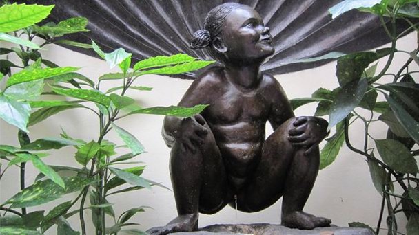 Фонтан Писающая девочка в Брюсселе Фонтан Писающая девочка в Брюсселе