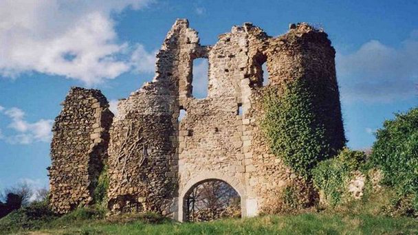 Замок Мольтгильберт в Оверни