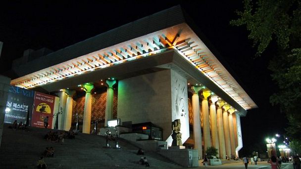 Центр сценического искусства Седжонг в Сеуле Центр сценического искусства Седжонг в Сеуле