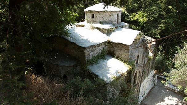 Церковь Преображения Господня и руины венецианской крепости в Самосе