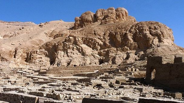 Некрополь Дейр Эль-Медина в Луксоре Некрополь Дейр Эль-Медина в Луксоре