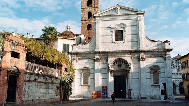 Церковь святых Иоанна и Репараты в Тоскане