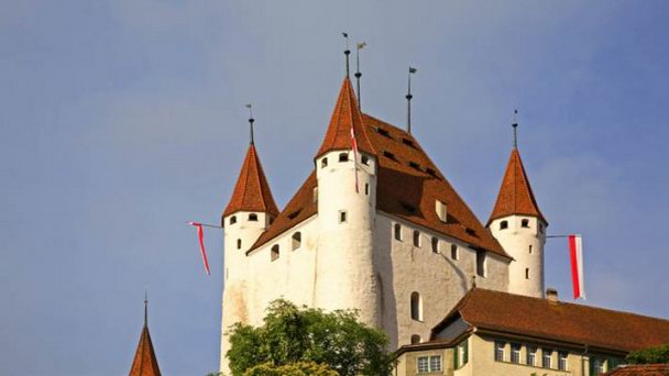 Тунский замок в Бернских Альпах