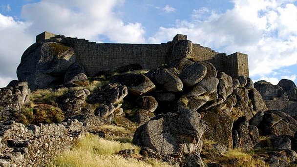 Замок Монсанто в Лиссабоне Замок Монсанто в Лиссабоне