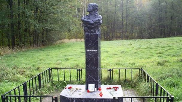 Памятник Виктору Цою в Талси