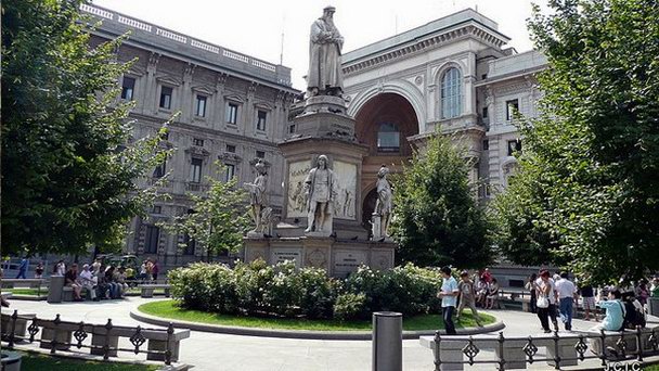 Площадь Ла Скала в Милане