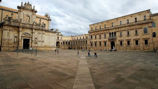 Центральная площадь Трани в Апулии Центральная площадь Трани в Апулии