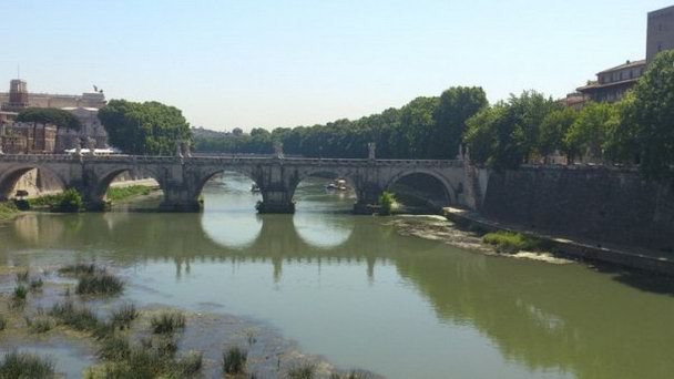 Река Тибр в Риме