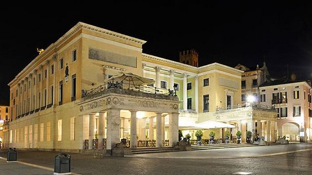 Кафе без дверей в Венето