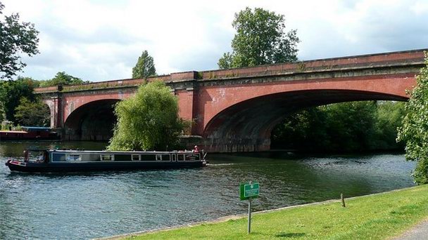 Железнодорожный мост Maidenhead в Англии