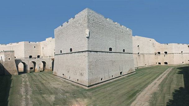 Замок Барлетта в Апулии