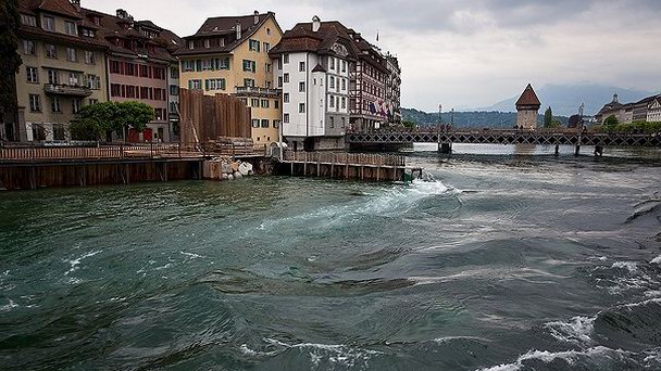 Река Ройс в Люцерне