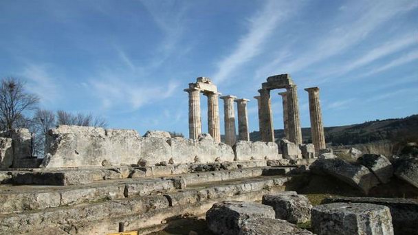 Руины храма Зевса Немейского в Афинах