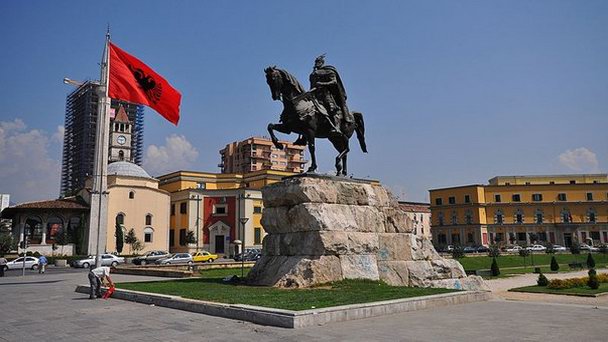 Площадь Скендеберг в Тиране Площадь Скендеберг в Тиране