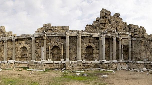 Развалины рынка Агора в Сиде