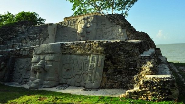 Руины города Куэйо в Белизе