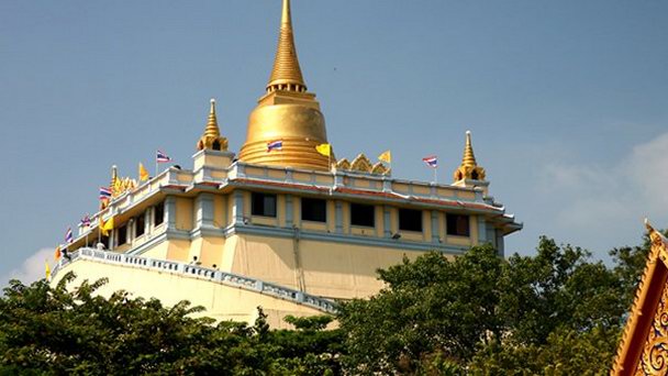 Храм Золотой горы в Чианг Маи