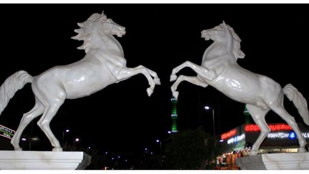 Скульптурная группа «Кони» в Аланье